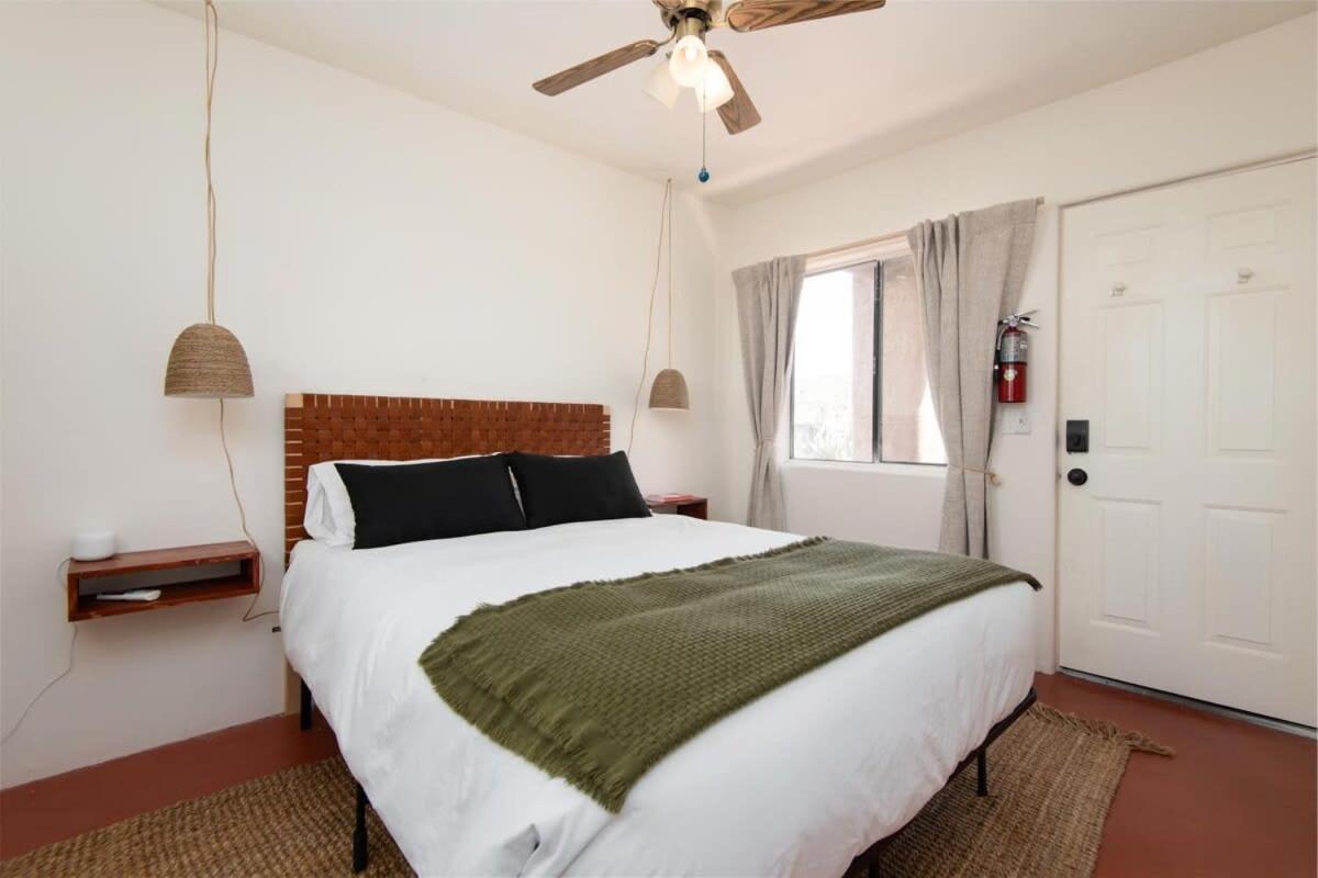 Renovated Lodge - Room 3 With Pool Access Joshua Tree Ngoại thất bức ảnh